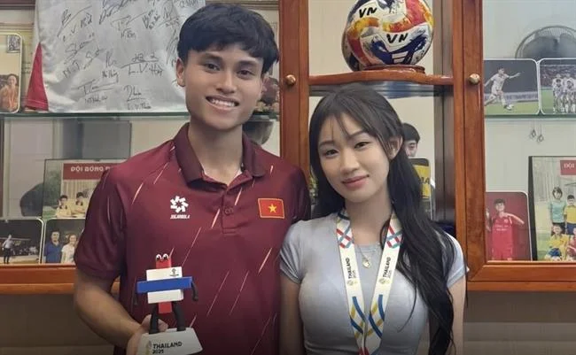 Game thủ chuyên nghiệp đang thi đấu eSports, màn hình trực tiếp và nền tảng cá cược 39go99 APK
